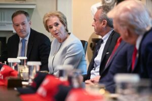 Linda_McMahon_Meeting_GettyImages-2212146108_edit.jpg