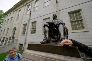 harvard-and-university-of-toronto-make-contingency-plan-for-international-students.jpg