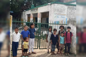 schools-merge-students-back-from-vacation-wait-at-gates-in-noida.jpg