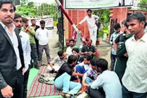 4-amu-proctors-quit-amid-growingfee-hike-stir-by-students-poll-delay.jpg