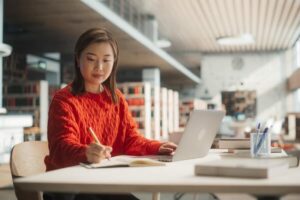 Student_at_laptop_library_GettyImages-2160740607_edit.jpg