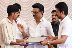 tamil-nadu-govt-to-roll-out-free-laptops-for-college-students-by-oct.jpg