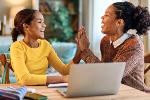 homework-help-tips-mom-daughter.jpg