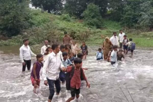 no-bridge-village-children-cross-swollen-river-to-attend-school.jpg