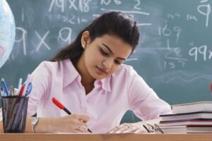 how-to-lesson-plan-new-teachers-desk-work.jpg