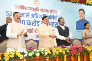 mp-cm-transfers-over-rs-300-crore-in-scholarships-to-over-5-2-million-students.jpg mp-cm-transfers-over-rs-300-crore-in-scholarships-to-over-5-2-million-students.jpg
