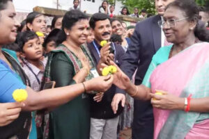 president-murmus-heartwarming-gesture-delights-kerala-school-children.jpg