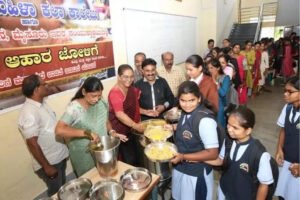 akshaya-aahara-free-lunch-to-shore-up-attendance-at-mysuru-womens-college.jpg akshaya-aahara-free-lunch-to-shore-up-attendance-at-mysuru-womens-college.jpg