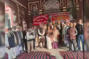 retired-lnmu-teachers-staff-stage-dharna-in-darbhanga.jpg retired-lnmu-teachers-staff-stage-dharna-in-darbhanga.jpg