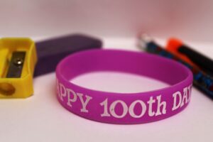 100th-day-of-school-bracelet.jpg 100th-day-of-school-bracelet.jpg