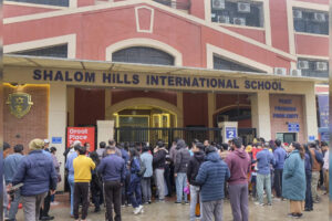 five-delhi-schools-receive-bomb-threats-declared-hoax-after-thorough-check.jpg five-delhi-schools-receive-bomb-threats-declared-hoax-after-thorough-check.jpg