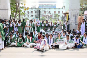 odisha-sailabala-womens-college-students-on-agitation-path-again-demand-university-status.jpg