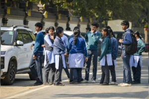 parents-anxious-over-repeated-bomb-threats-to-delhi-schools-principals-stress-preparedness.jpg
