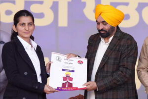 punjab-cm-rolls-out-post-matric-scholarship-for-2-7-lakh-sc-students-claims-35-hike-in-beneficiaries.jpg punjab-cm-rolls-out-post-matric-scholarship-for-2-7-lakh-sc-students-claims-35-hike-in-beneficiaries.jpg