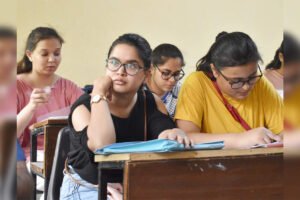 maharashtra-colleges-to-face-action-for-denying-admission-to-girl-students-under-fee-waiver-scheme.jpg