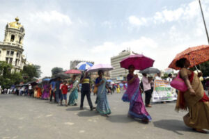 para-teachers-rally-in-kolkata-demand-pay-hike-police-stop-march-to-cm-residence.jpg