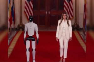 robot-joins-melania-trump-at-white-house-event-to-tout-ai-teachers.jpg